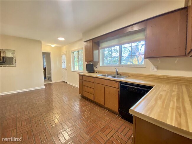 Building Photo - 306 Edison Ave
