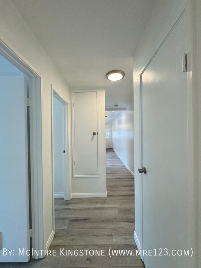 Building Photo - CALL FOR MOVE-IN SPECIALS! Spacious 2BD/1B...