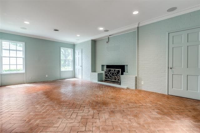 Building Photo - 4625 N Versailles Ave