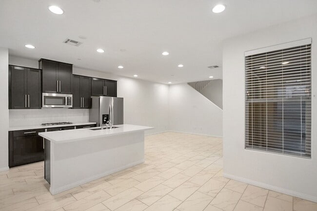 Building Photo - 3 Bed Nicely Upgraded Summerlin TownHome