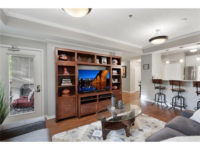 Building Photo - 645 N 1st St