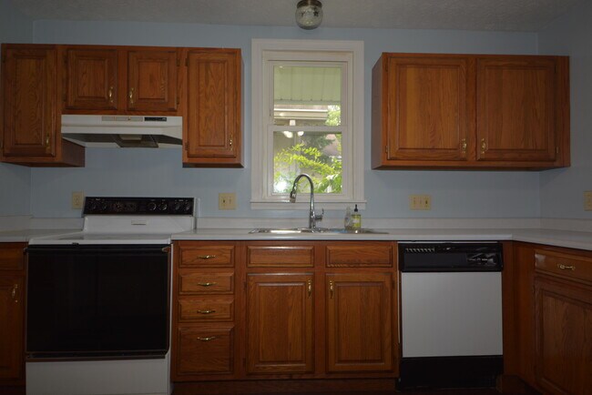 Building Photo - 2837 Hyde Park Plz