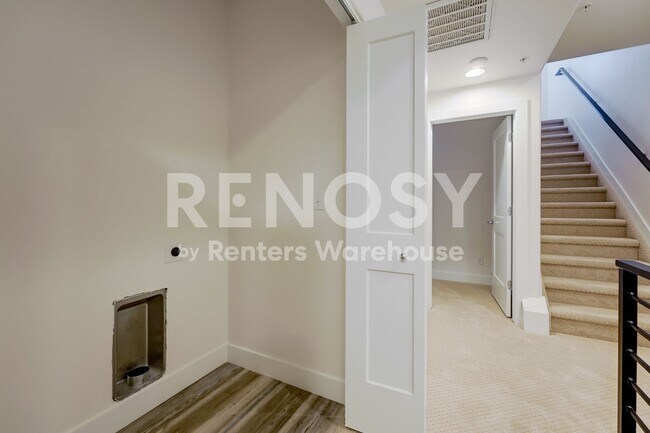 Building Photo - Prime Luxury Berkeley Townhouse with Rooftop Deck AVAILABLE NOW