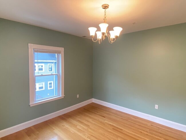 Building Photo - 99 Fellsway W