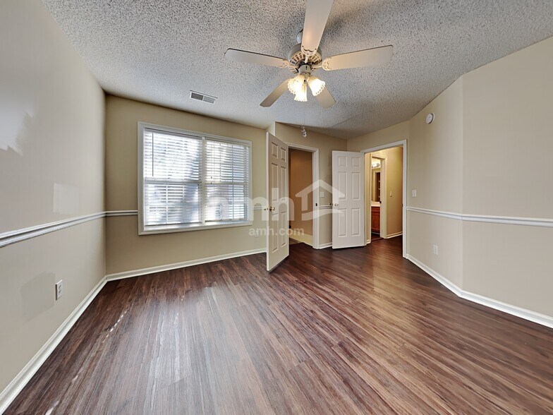 Building Photo - 110 Holbrook Ln