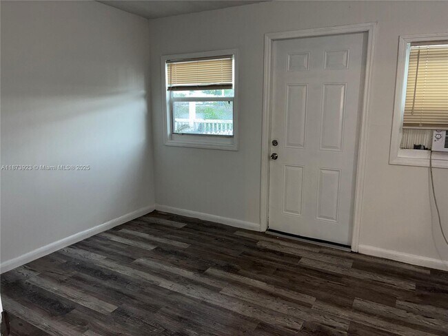 Building Photo - 1358 W 69th St