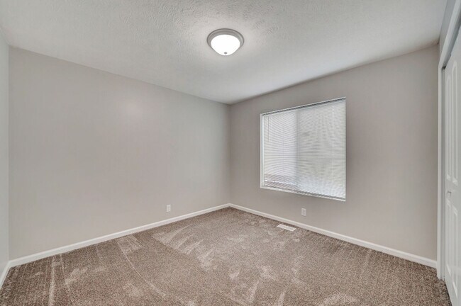 Building Photo - 1337 S 10th St