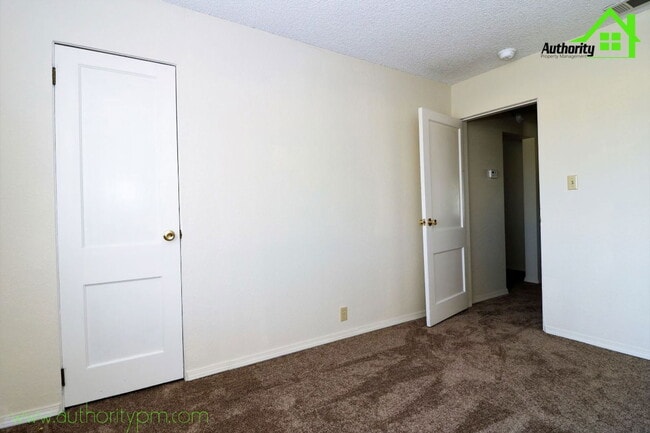 Building Photo - 21627 7 Lakes Rd