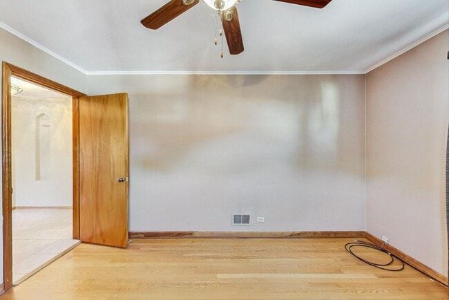 Building Photo - 5644 N Meade Ave