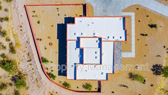 Building Photo - 335 Latigo Way