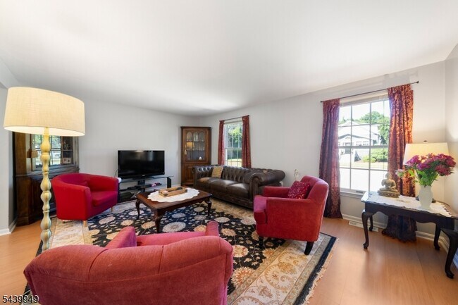 Building Photo - 32 Montville Ave