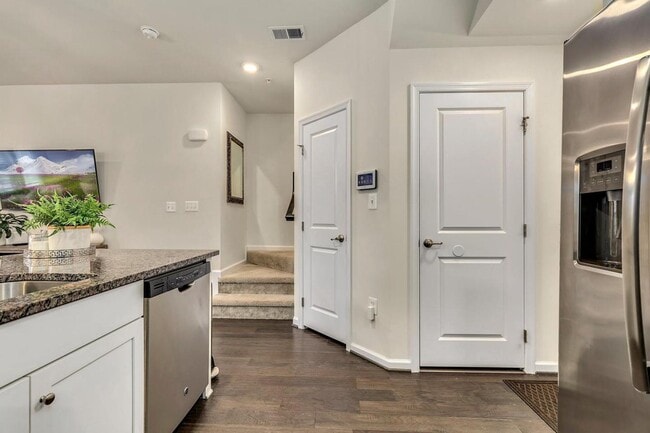 Building Photo - 10110 Dorsey Ln