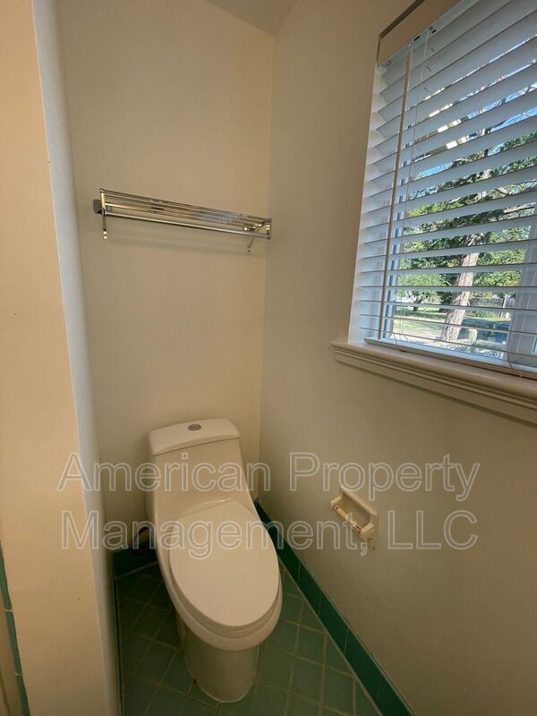 Building Photo - 5102 E 33rd St