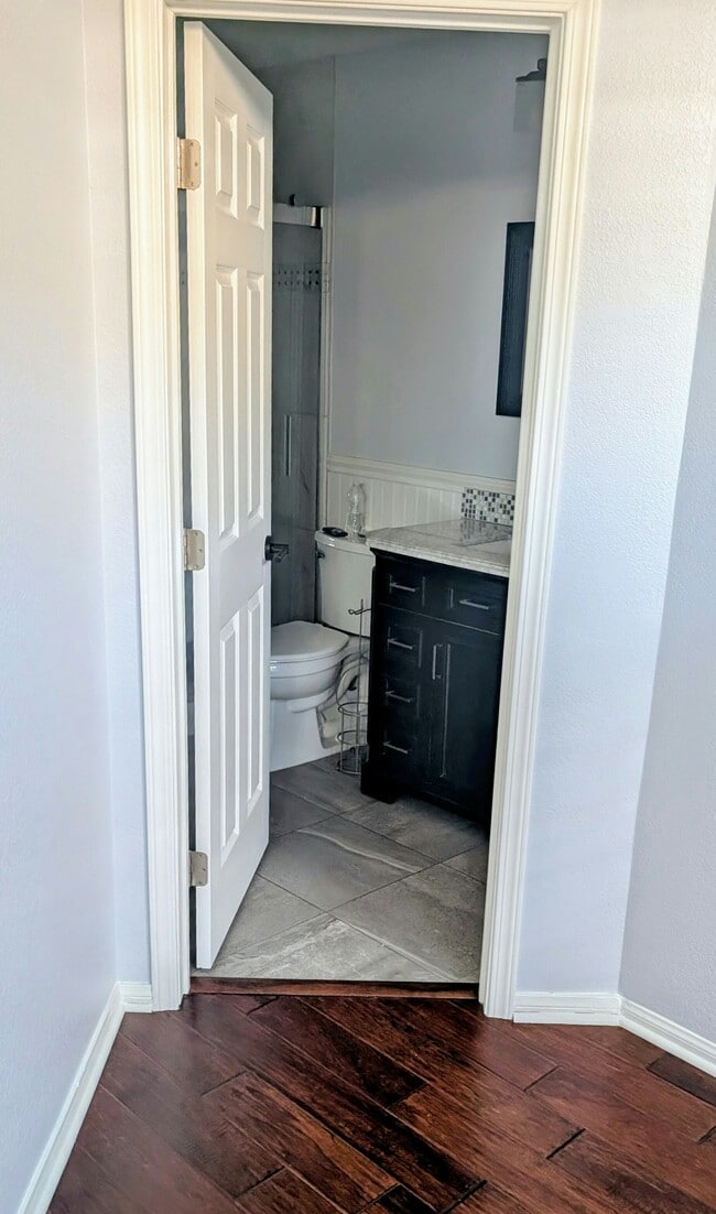 Building Photo - 10140 Palm Glen Dr