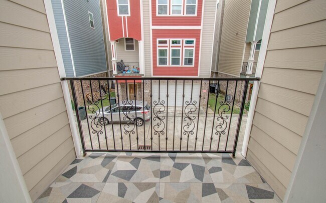 Building Photo - 2114 Oatfield Dr