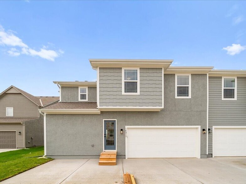 Building Photo - 16973 W 164th Ter