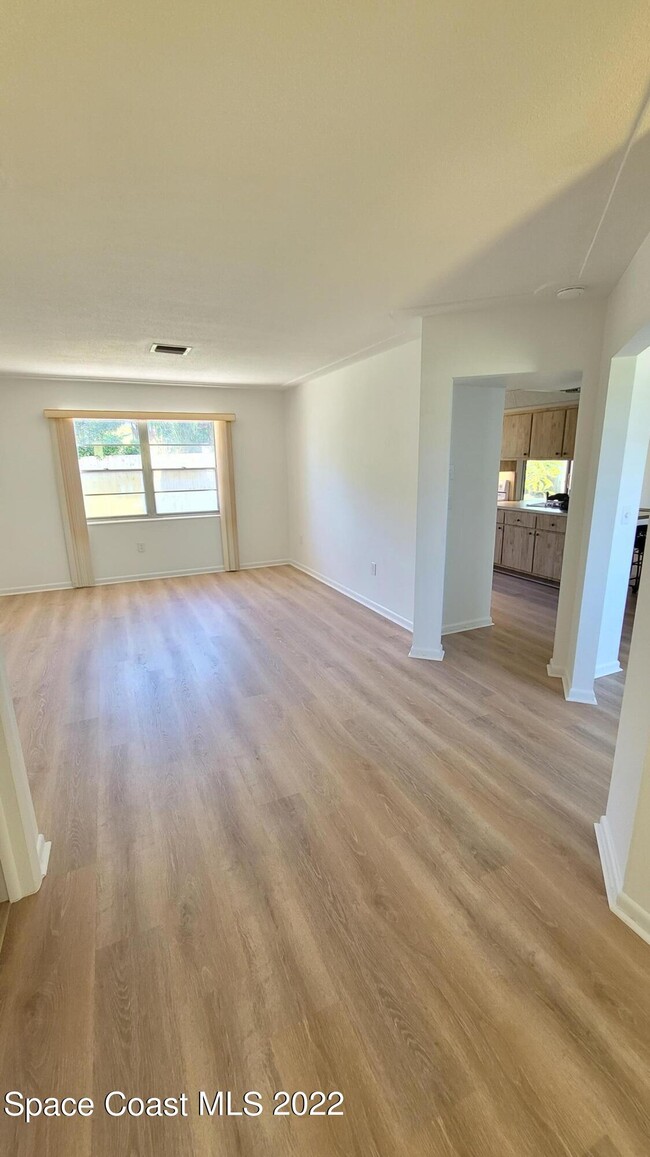Building Photo - 1264 Seminole Dr