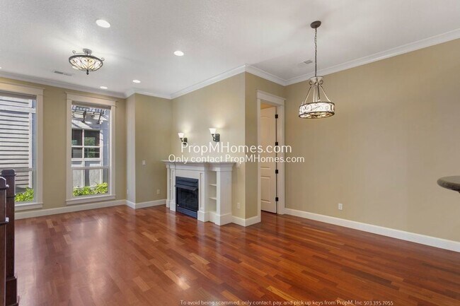 Building Photo - Luxury Two Bedroom Townhouse in NE!
