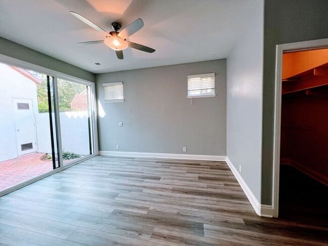 Building Photo - Breathtaking 3 Bed / 2.5 Bath Single Story...