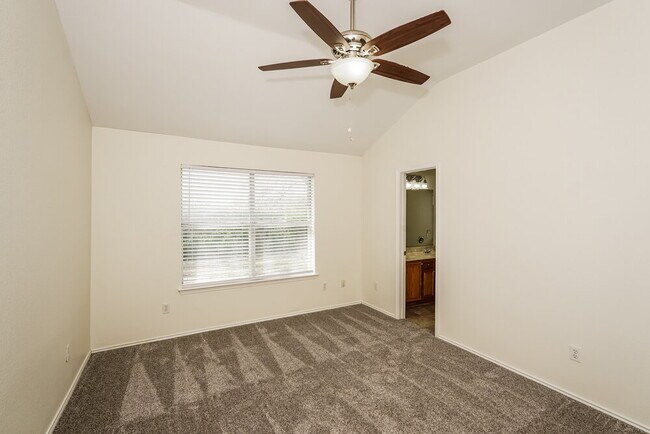 Building Photo - 1000 Sandalwood Dr