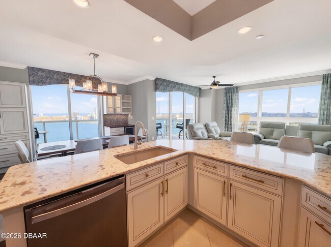 Building Photo - 231 Riverside Dr