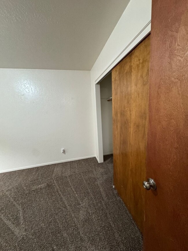 Building Photo - 4056