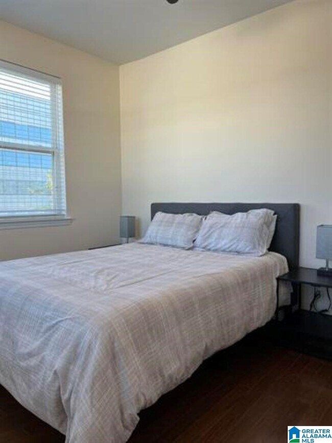 Building Photo - 2020 5th Ave S