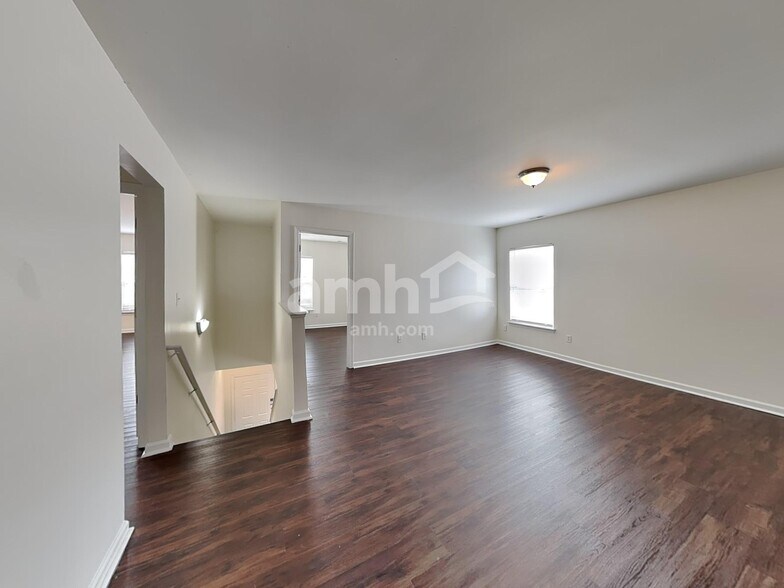 Building Photo - 267 Flanders Dr