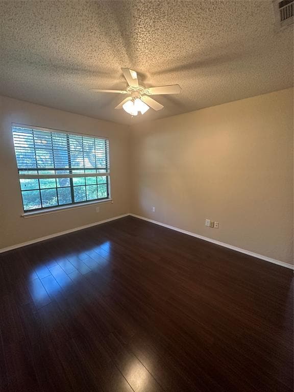 Building Photo - 6811 Luckenbach Ln