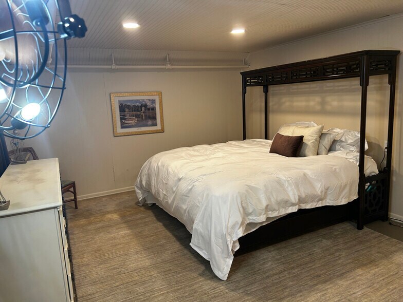 Building Photo - 10166 Glebe Rd