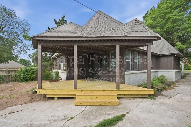 Building Photo - 1109 S Ellison Ave