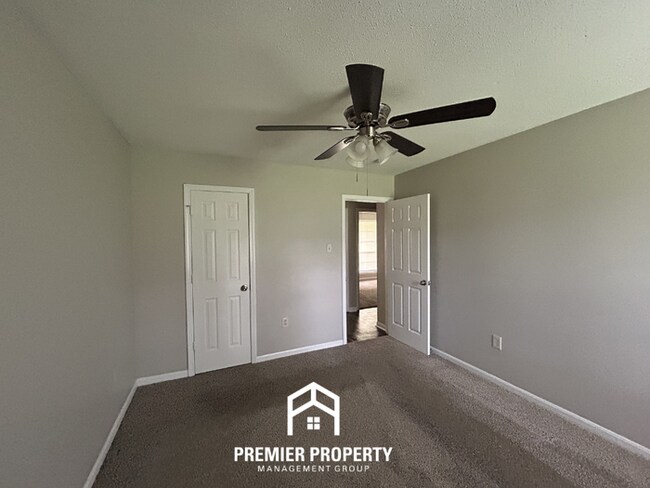 Building Photo - Charming 3BR/2BA in Southaven | Hardwood Floors & Large Fenced Backyard