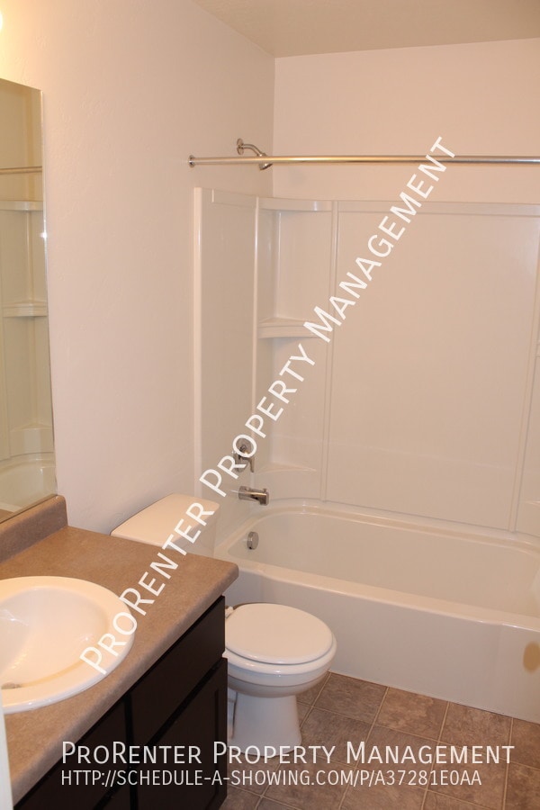 Building Photo - 1045 Stonehaven Dr