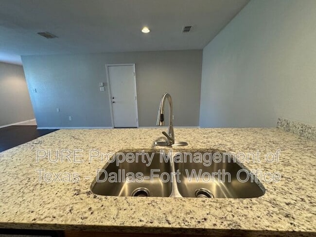 Building Photo - 500 Brookbank Dr