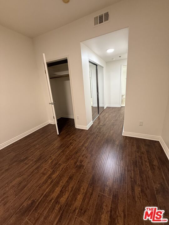 Building Photo - 982 S New Hampshire Ave