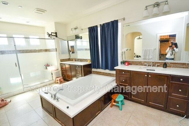 Building Photo - 527 Elm Cottage Ct