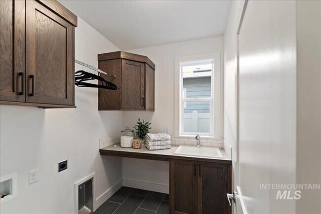 Building Photo - Newer 3-Bedroom in Star