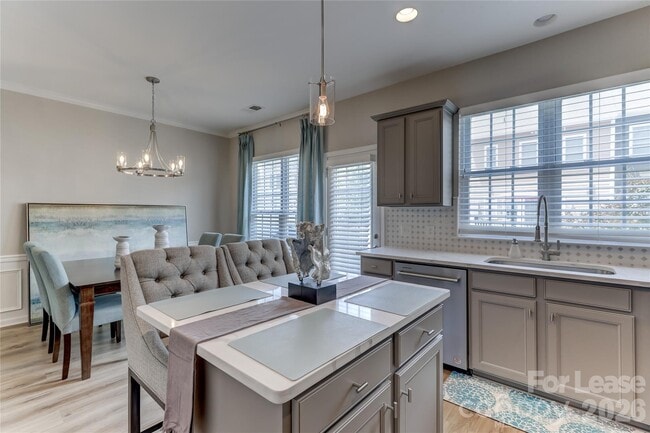 Building Photo - 905 Lyndley Dr