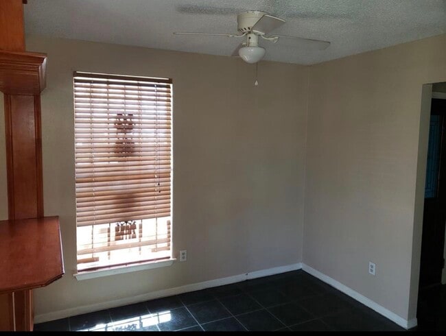 Building Photo - 2426 Spring Dusk Dr