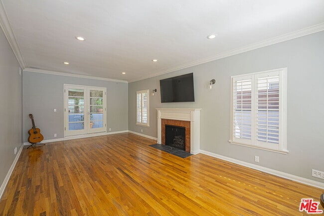 Building Photo - 2318 Canyon Dr
