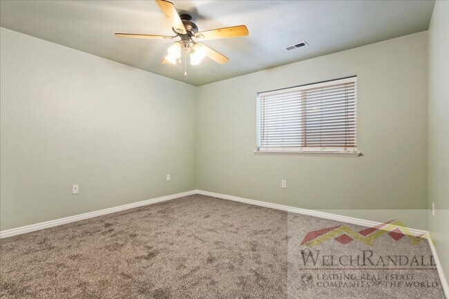 Building Photo - Spacious Residence in Taylorsville – 5 Bed...