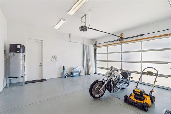 Building Photo - 6719 S Dauphin Ave