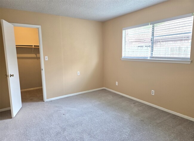 Building Photo - 13427 Juniper Point Dr