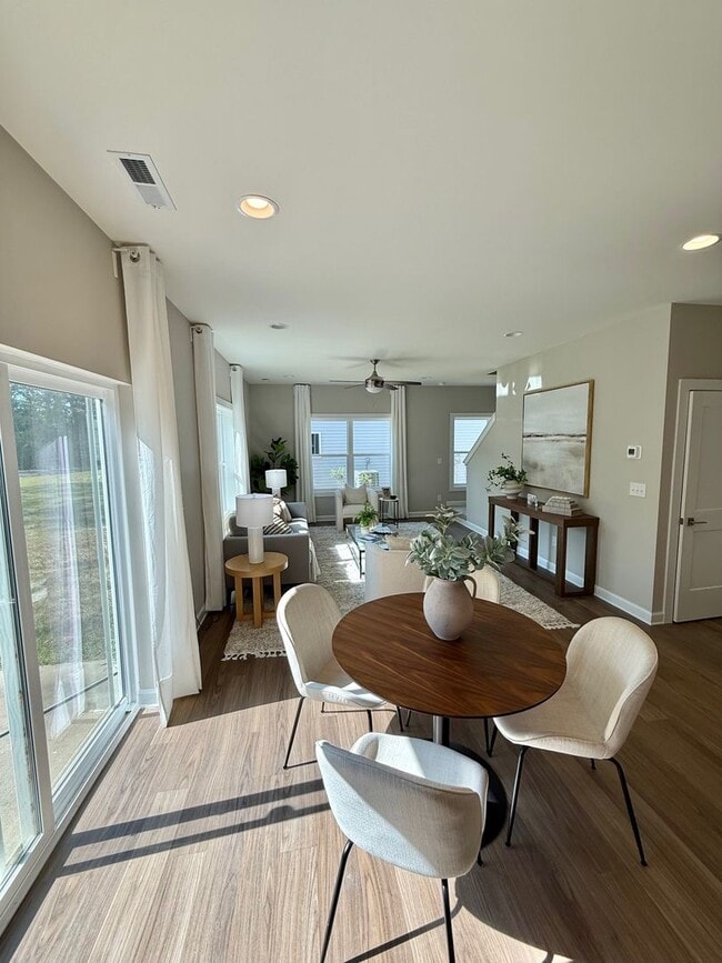 Building Photo - 3 BR/2.5BA | Newly Renovated Single Family Home | Fully Fenced Yard!