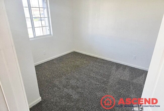 Building Photo - 3 Bedroom | 1 Bathroom Apartment — Delano