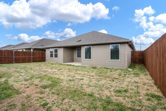 Building Photo - 1324 Stuarts Frst Dr