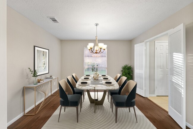 Building Photo - 802 Foxglove Dr