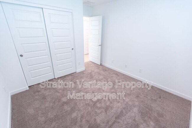 Building Photo - 305 Pinnacle Ridge Dr