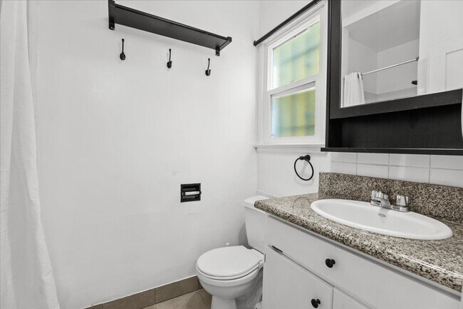 Building Photo - BEAUTIFUL FRENCH NORMANDY STYLE 1BR UNIT