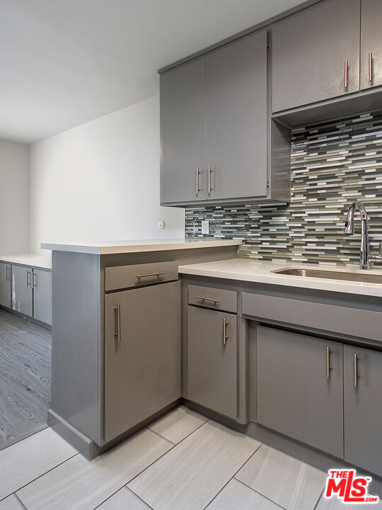 Building Photo - 450 S Los Robles Ave